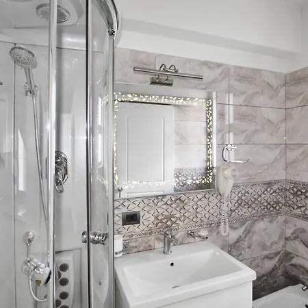 Rezidence Tredi Center 4* Тирана