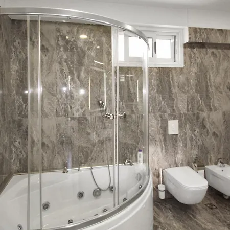 Rezidence Tredi Center Отель Тирана