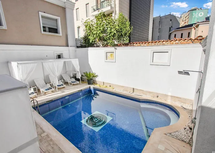 Rezidence Tredi Center ティラナ